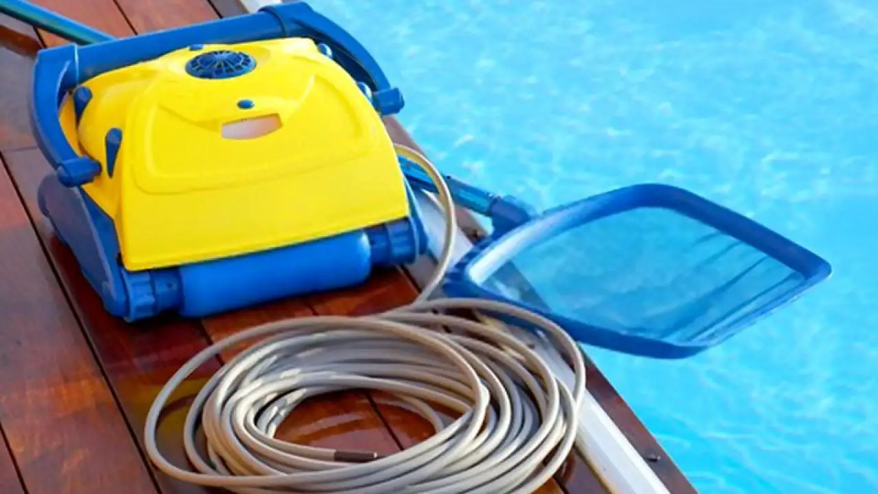 WaterTech Aqua Broom Spa Vacuum Handheld Battery Powered Spa Vac