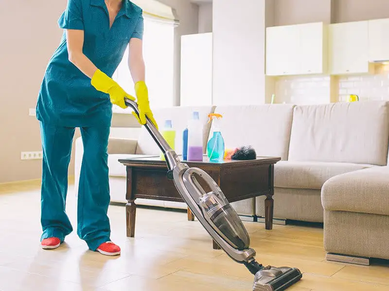 Vacuum with Retractable Cord