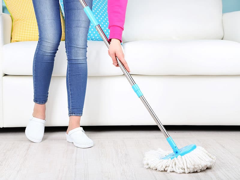 Clean Vinyl Plank Floorings-by-mop