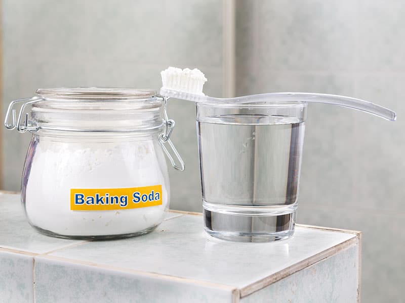 Baking Soda Teeth Remove